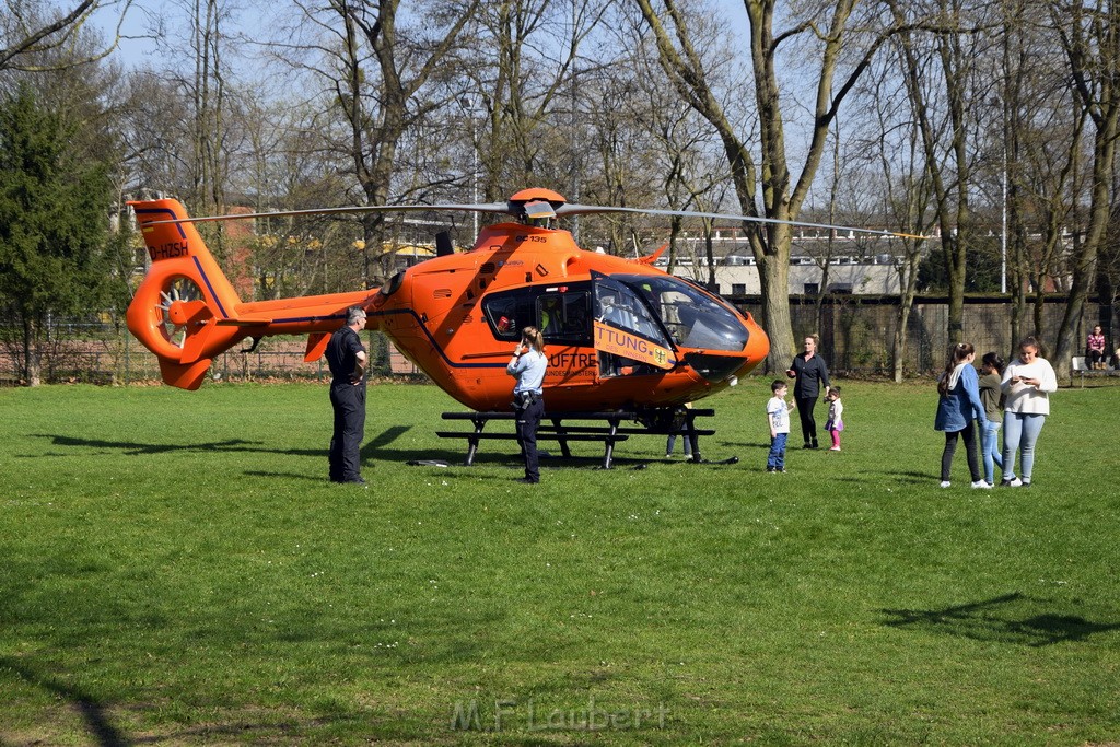 Einsatz Christoph 3 Koeln Vingst Oranienstr Landung Passauerstr P01.JPG - Miklos Laubert